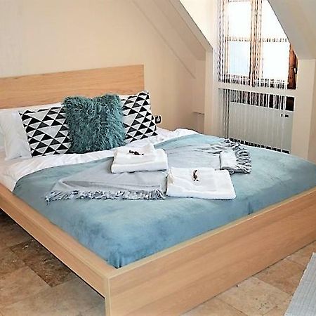 Downtown Apartments Superior Gyor Bagian luar foto