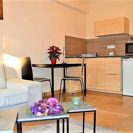 Downtown Apartments Superior Gyor Bagian luar foto