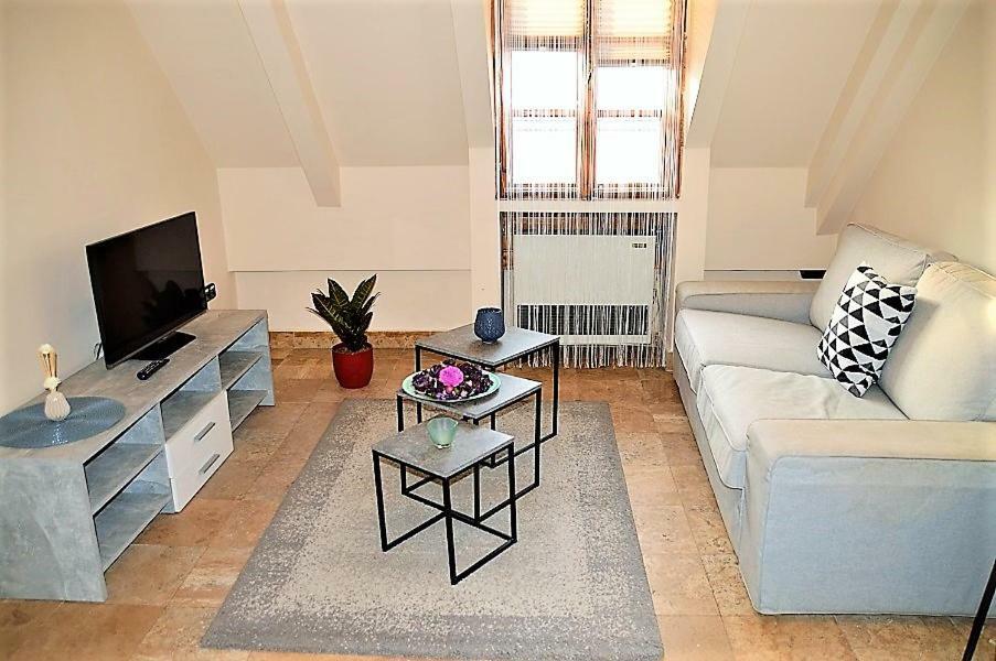 Downtown Apartments Superior Gyor Bagian luar foto